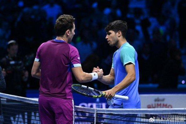 ATP总决赛兹维列夫赢开门红 阿尔卡拉斯爆冷输球