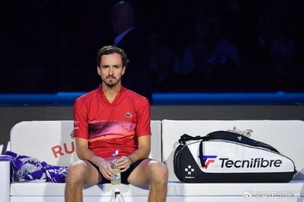 ATP总决赛梅德韦德夫0-2弗里茨 辛纳收获开门红