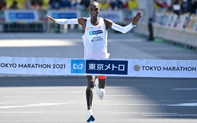 基普乔格打破东京长跑赛会记录  。新华社发